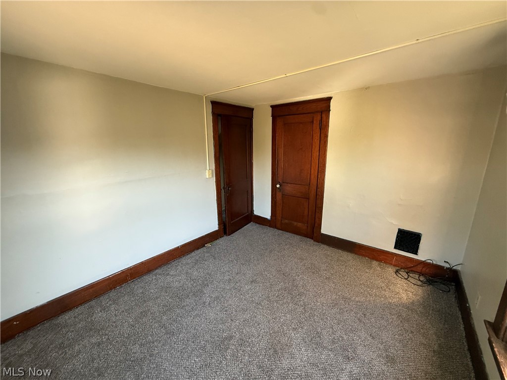 1033 Olive Avenue Ne Property Photo 15