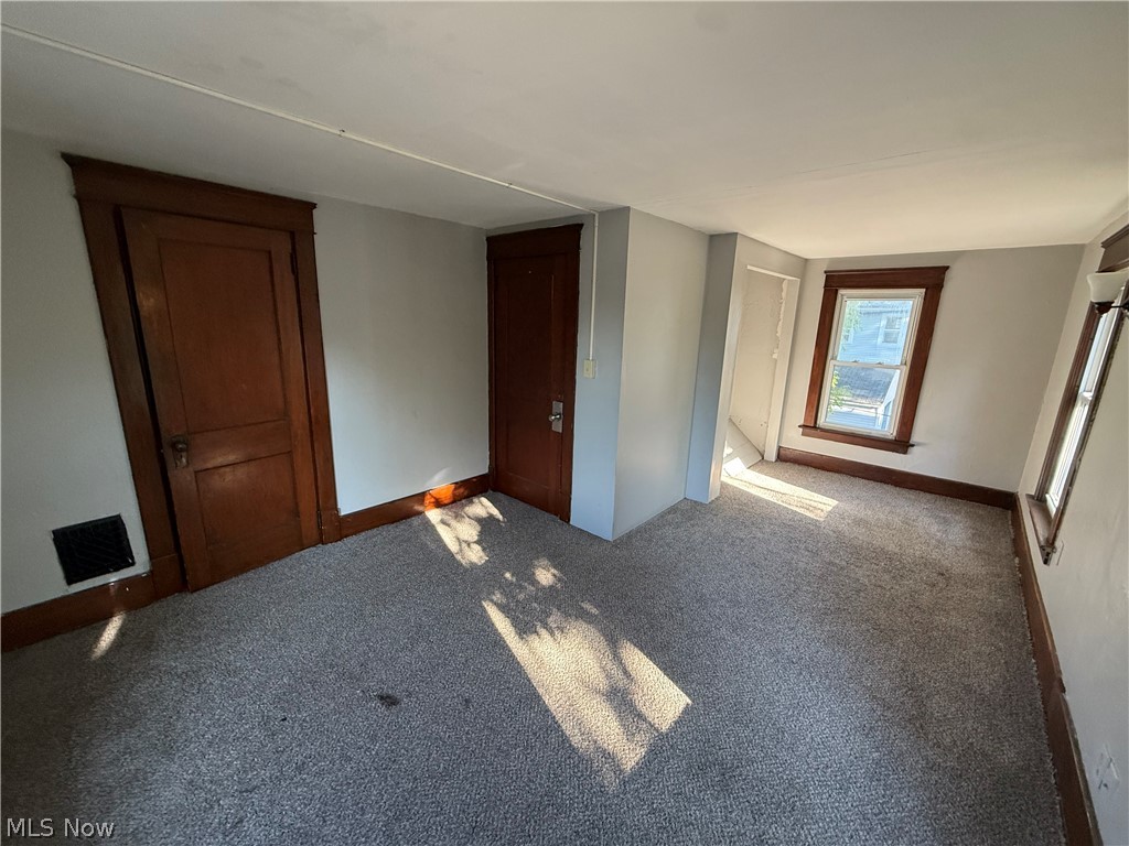 1033 Olive Avenue Ne Property Photo 16
