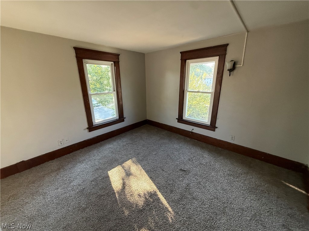 1033 Olive Avenue Ne Property Photo 17