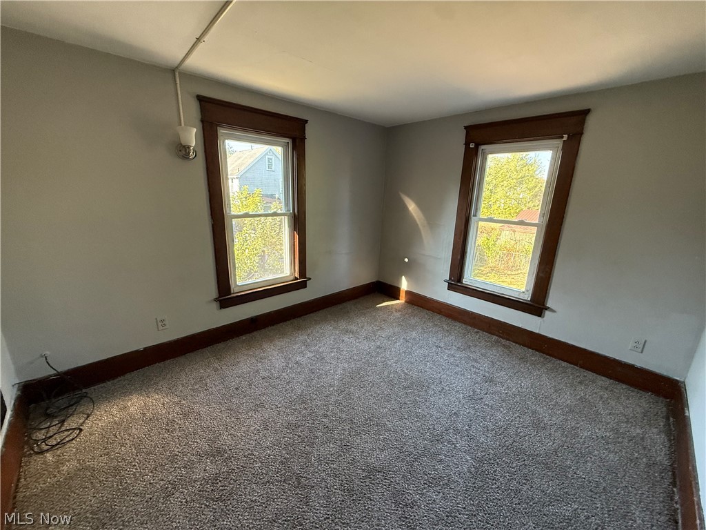 1033 Olive Avenue Ne Property Photo 18