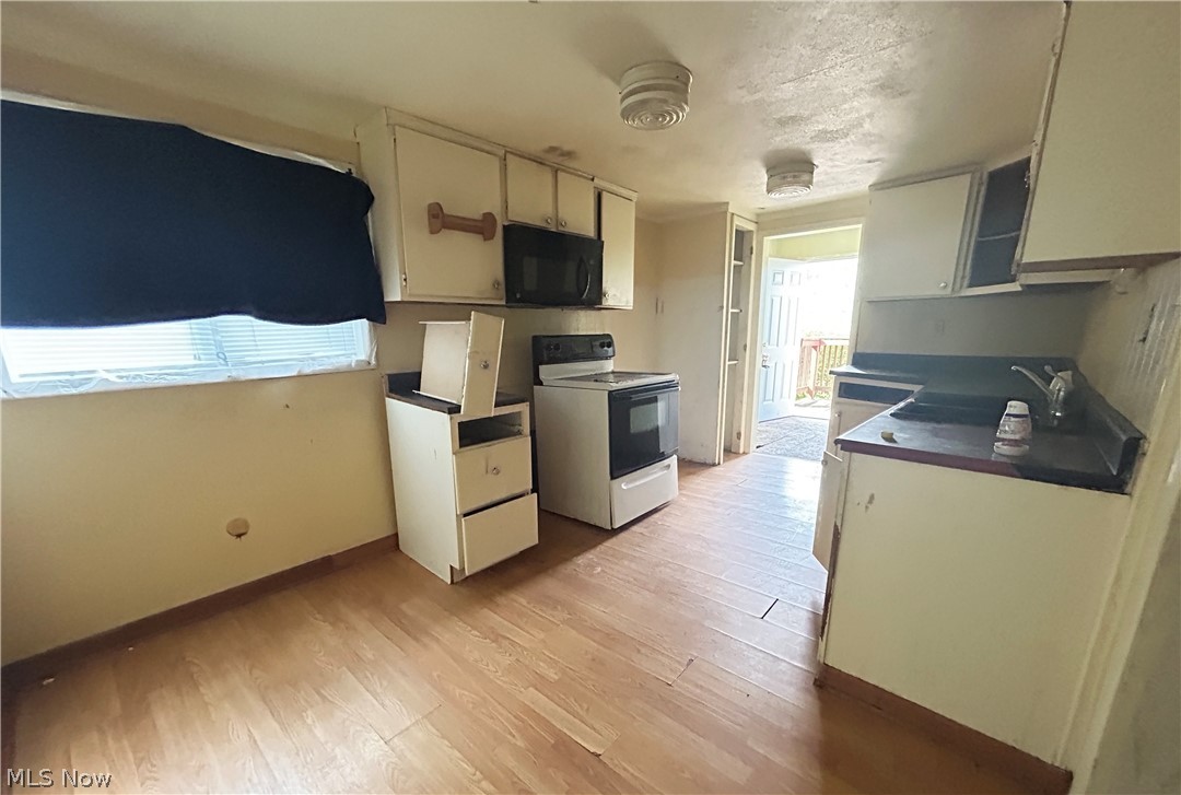 609 Whitely Street Property Photo 11