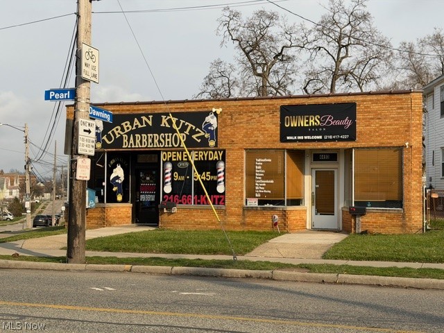 4491-4493 Pearl Road Property Photo 1