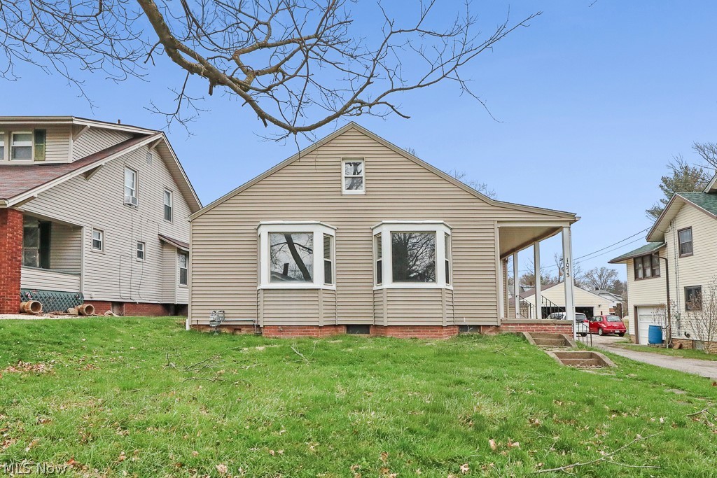 1073 Parkside Drive Property Photo 1