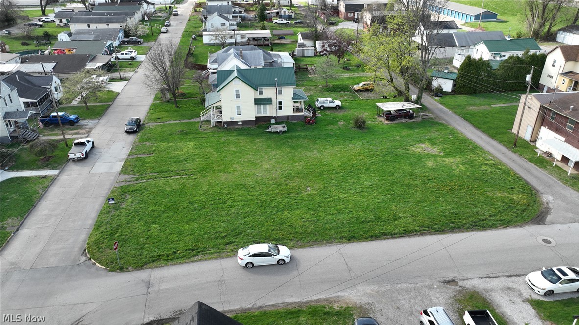 627 33rd Street Property Photo 1