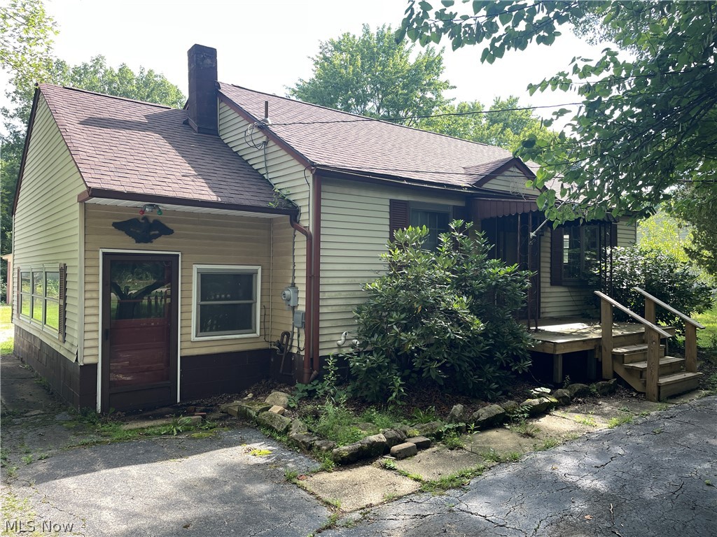 744 Carson Salt Springs Road Property Photo 1