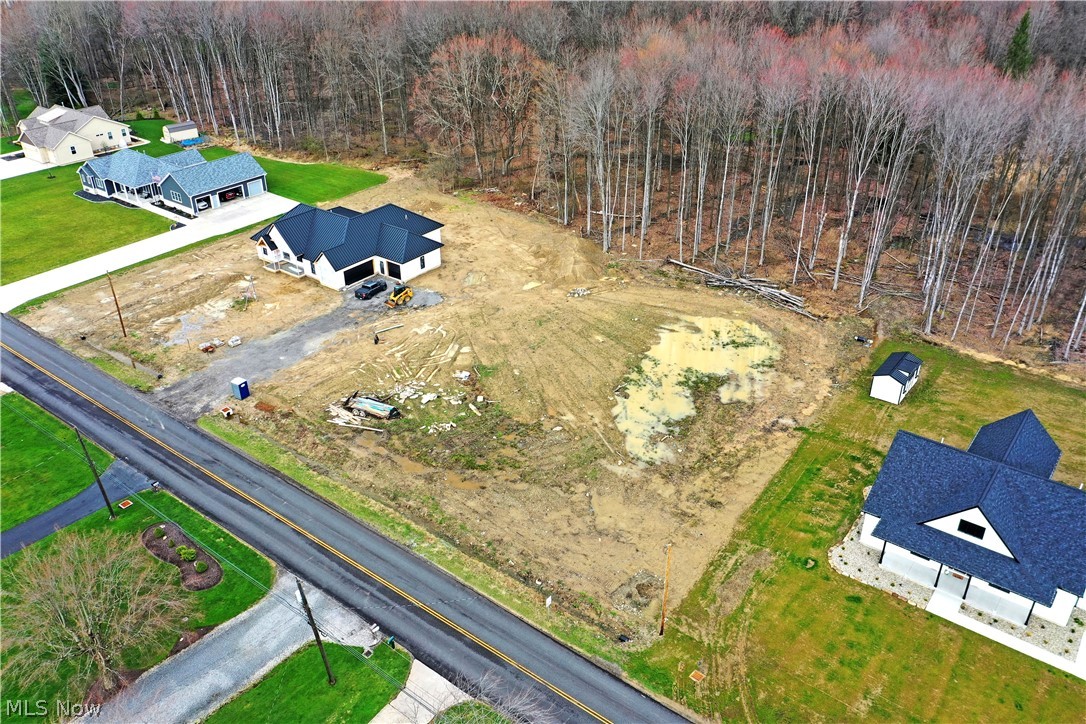 King Graves Road Ne Property Photo 5
