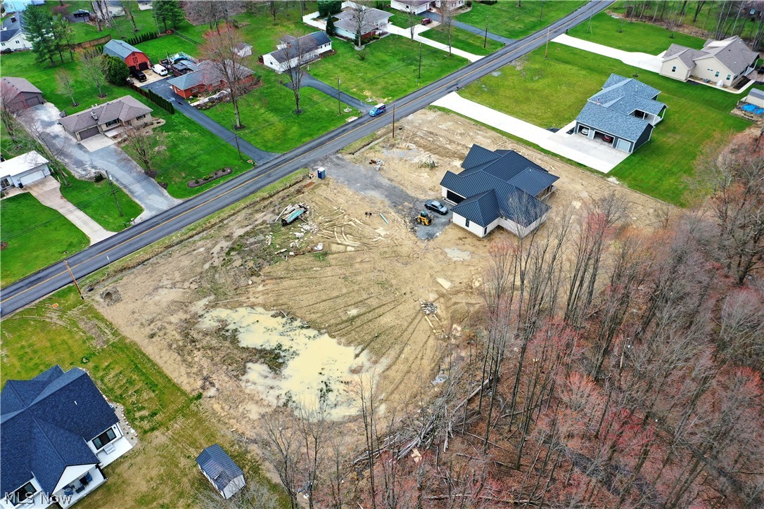 King Graves Road Ne Property Photo 13