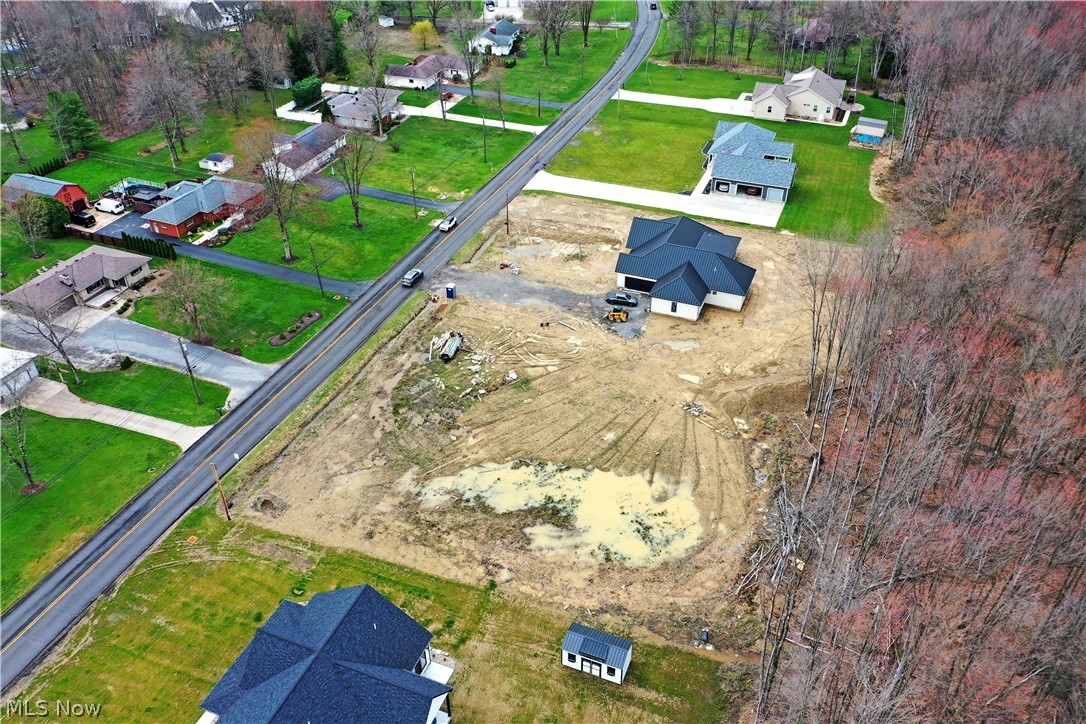 King Graves Road Ne Property Photo 14
