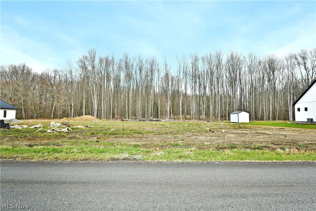 King Graves Road Ne Property Photo 16
