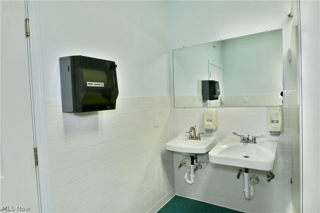 6000 Webber Cole Road Property Photo 32