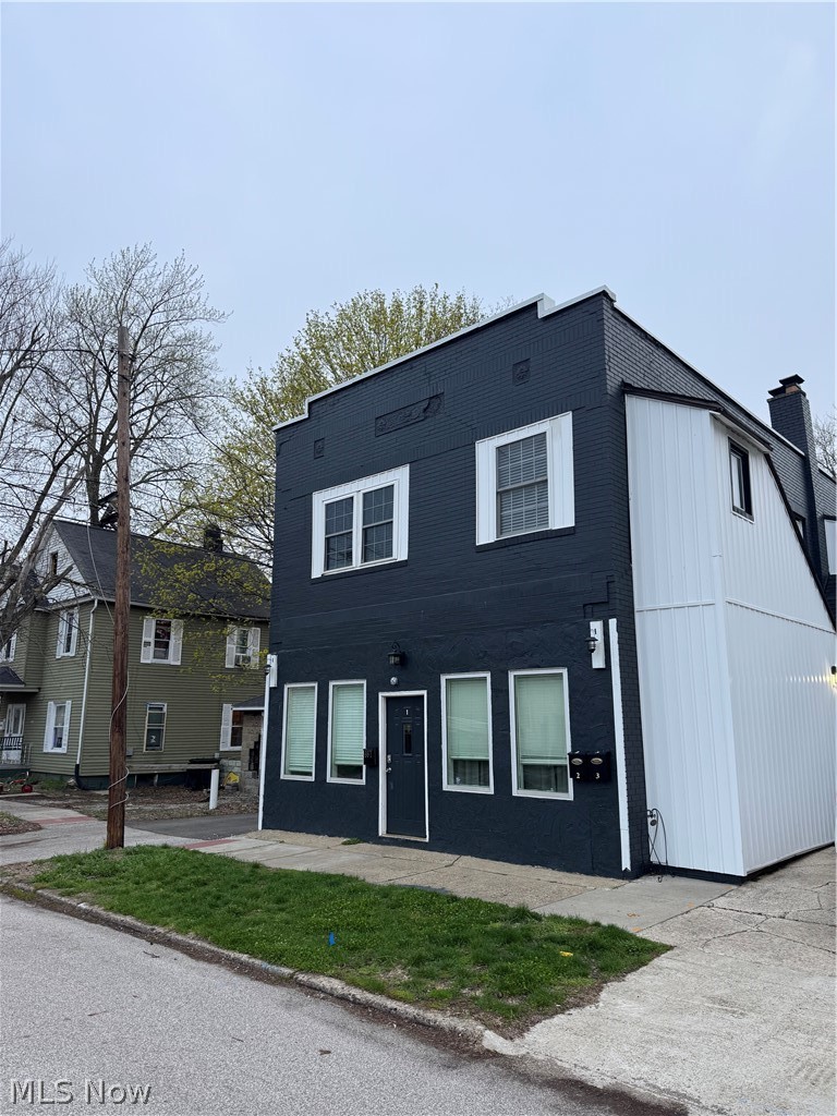 667 W Park Avenue Property Photo 1