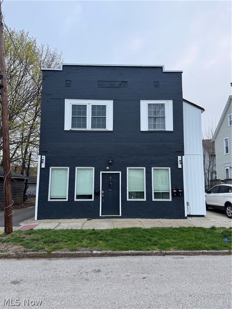 667 W Park Avenue Property Photo 2
