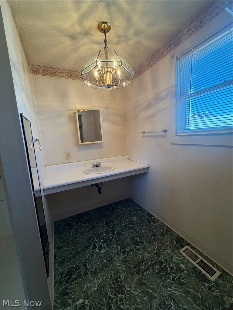 376 E State Street Property Photo 10