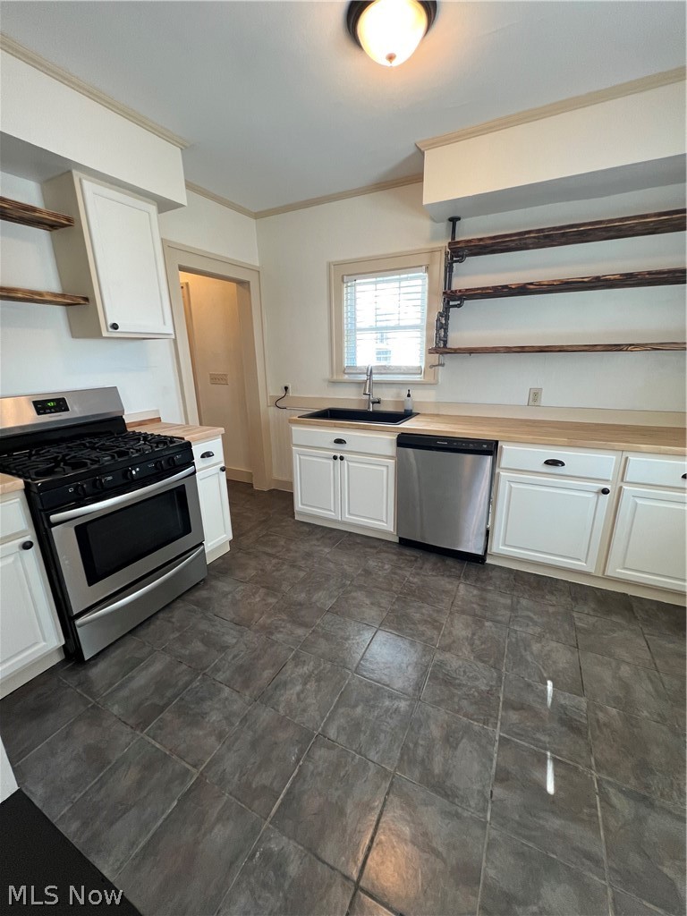 1129 Avon Street Property Photo 10
