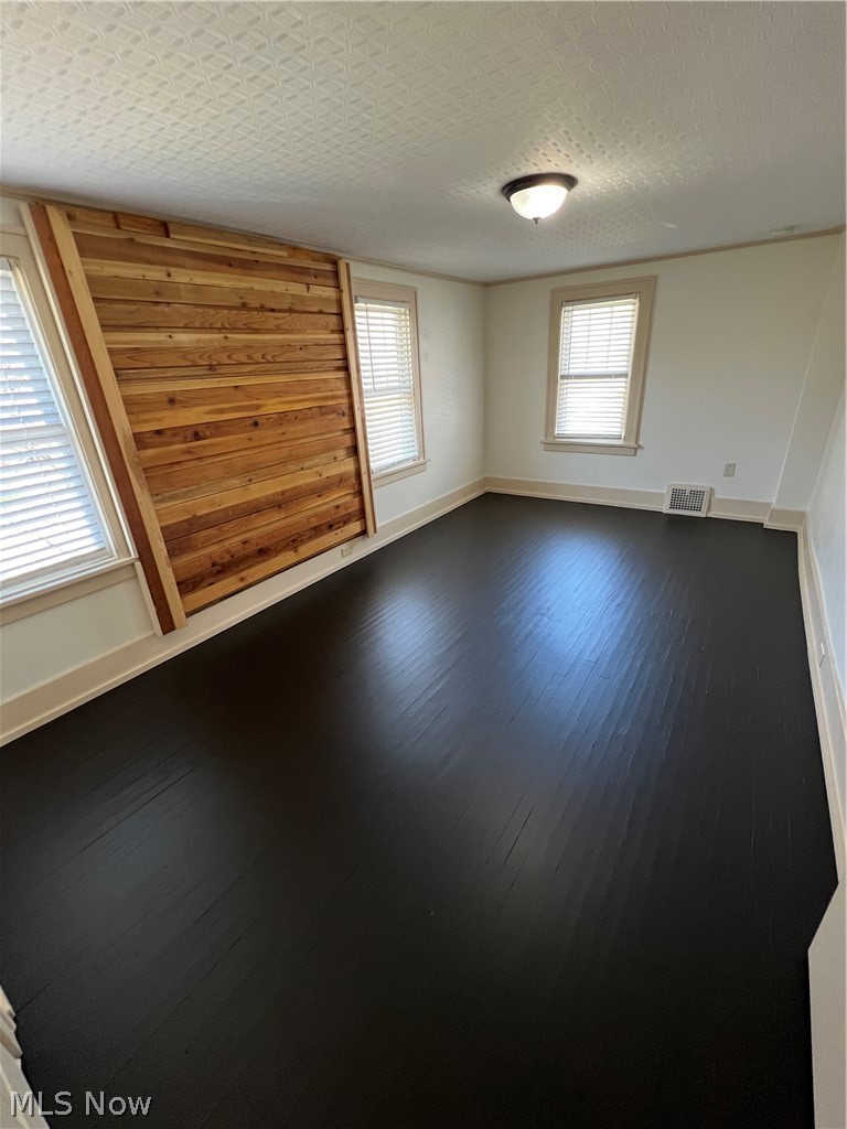 1129 Avon Street Property Photo 16
