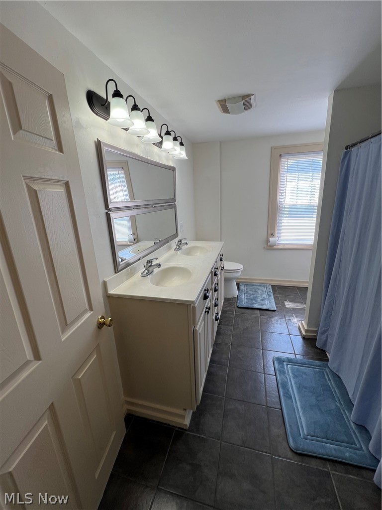 1129 Avon Street Property Photo 18