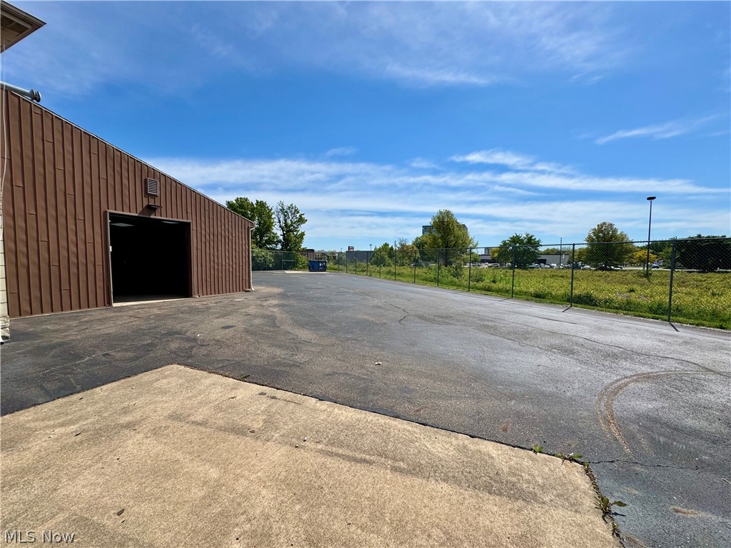 4720 Everhard Road Nw Property Photo 4