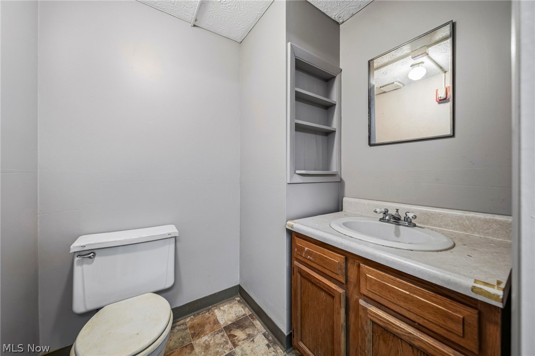184 E Walnut Street Property Photo 33