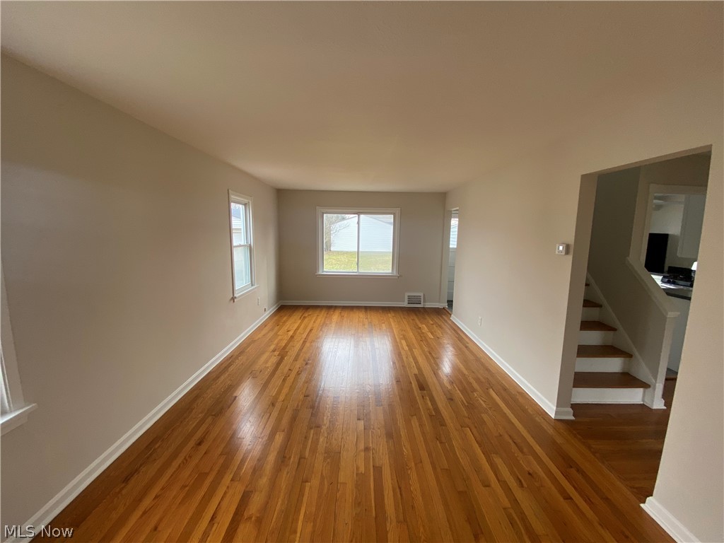 805 E 254th Street Property Photo 2
