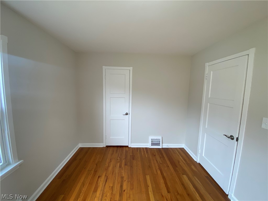 805 E 254th Street Property Photo 5