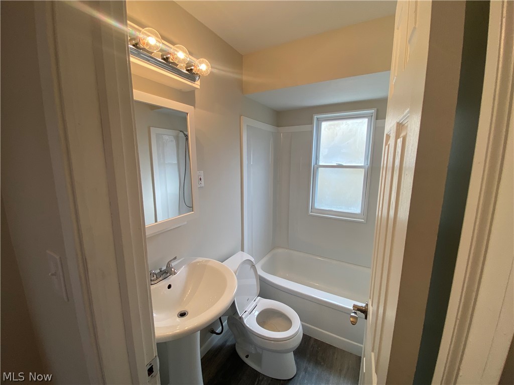 805 E 254th Street Property Photo 6