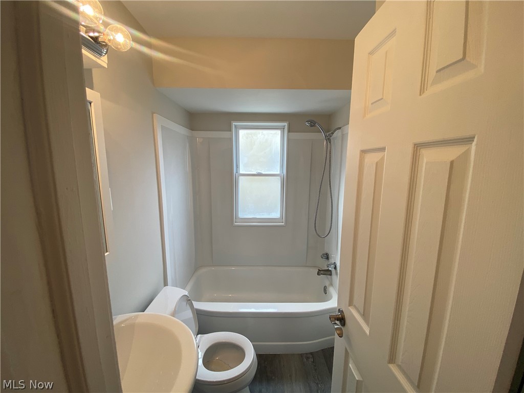 805 E 254th Street Property Photo 7