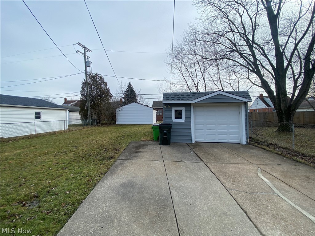 805 E 254th Street Property Photo 16
