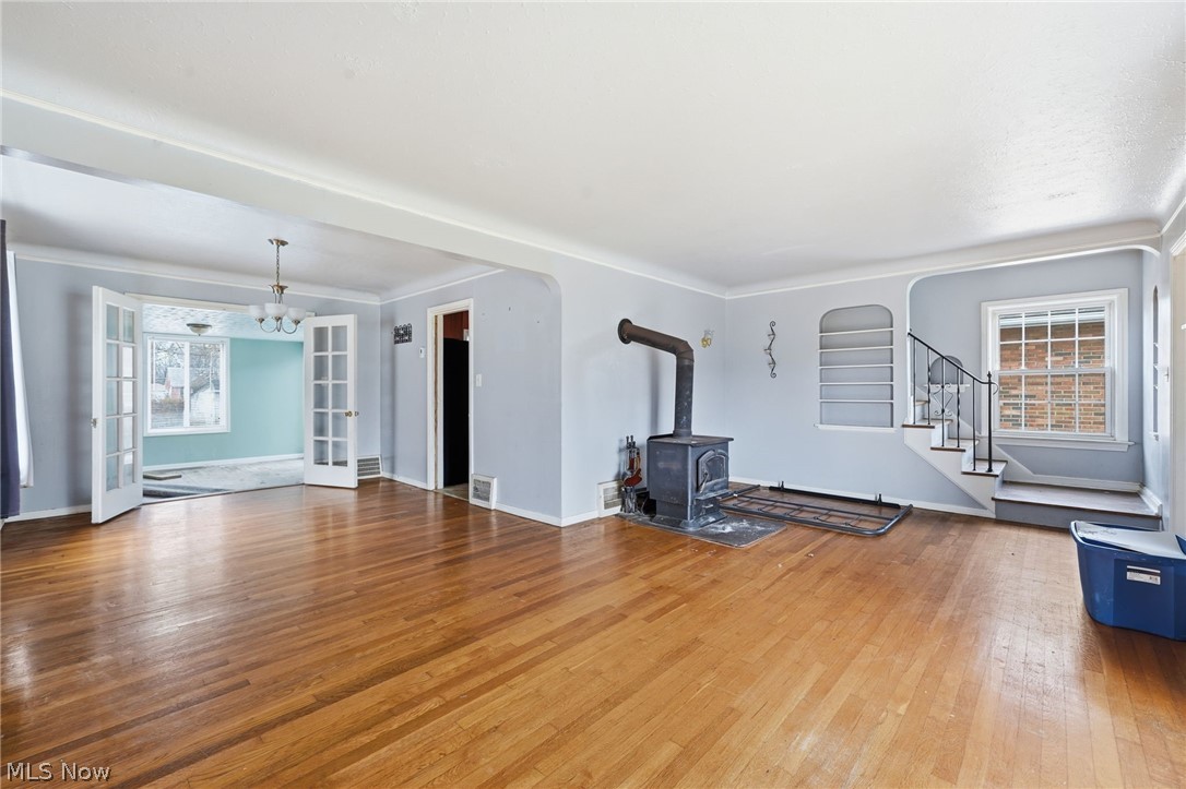 324 E 248th Street Property Photo 3