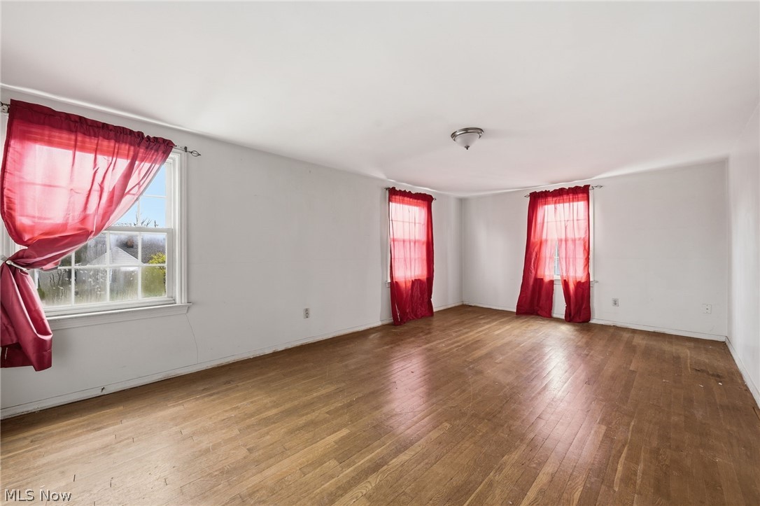 324 E 248th Street Property Photo 11