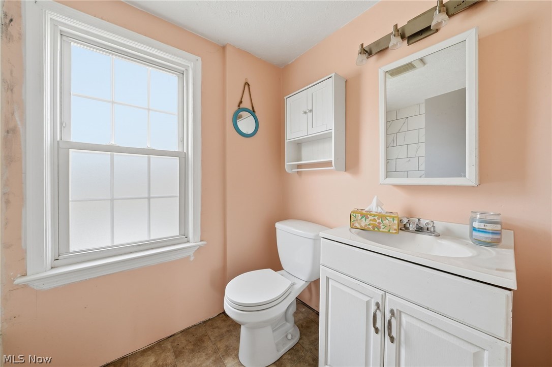 324 E 248th Street Property Photo 15