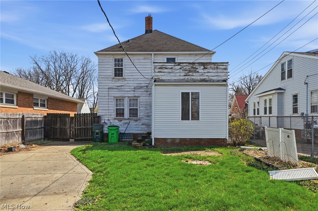 324 E 248th Street Property Photo 17