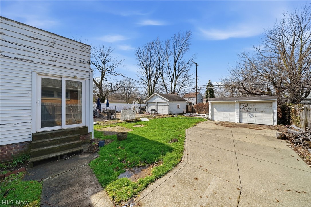 324 E 248th Street Property Photo 18
