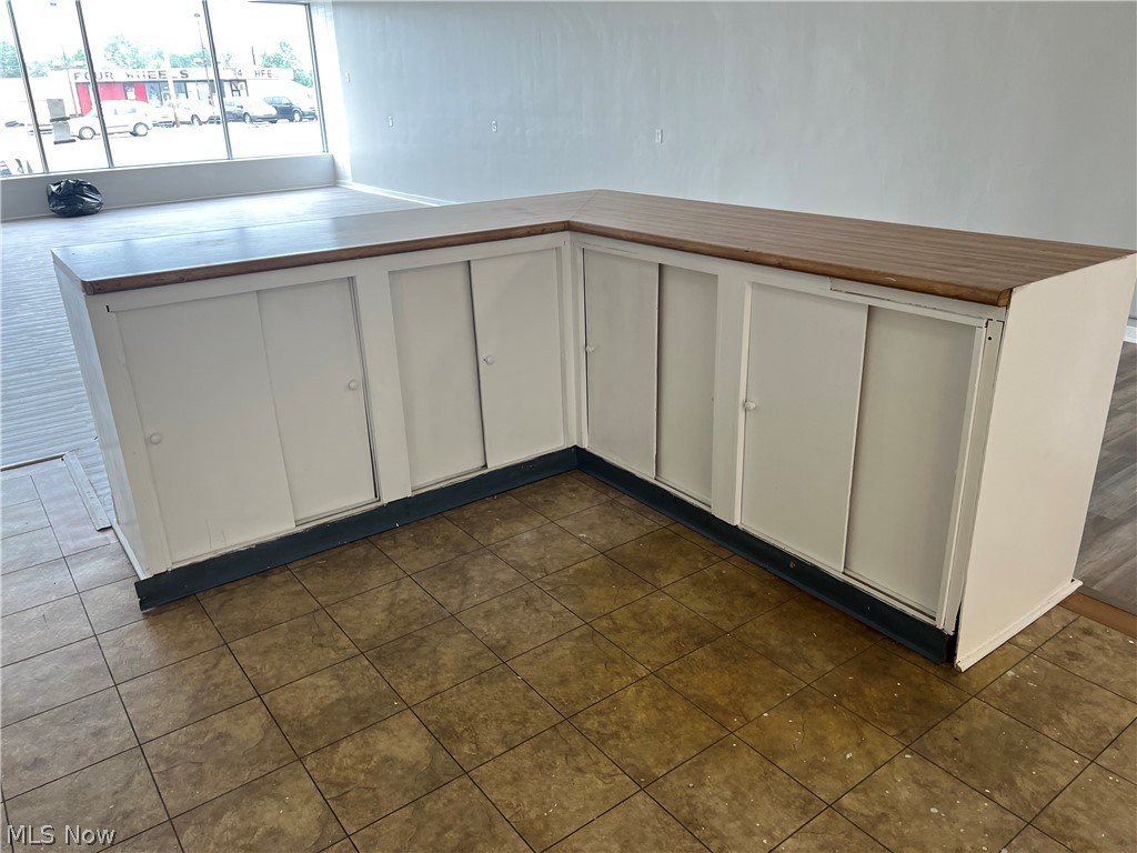 5904 South Avenue Property Photo 4