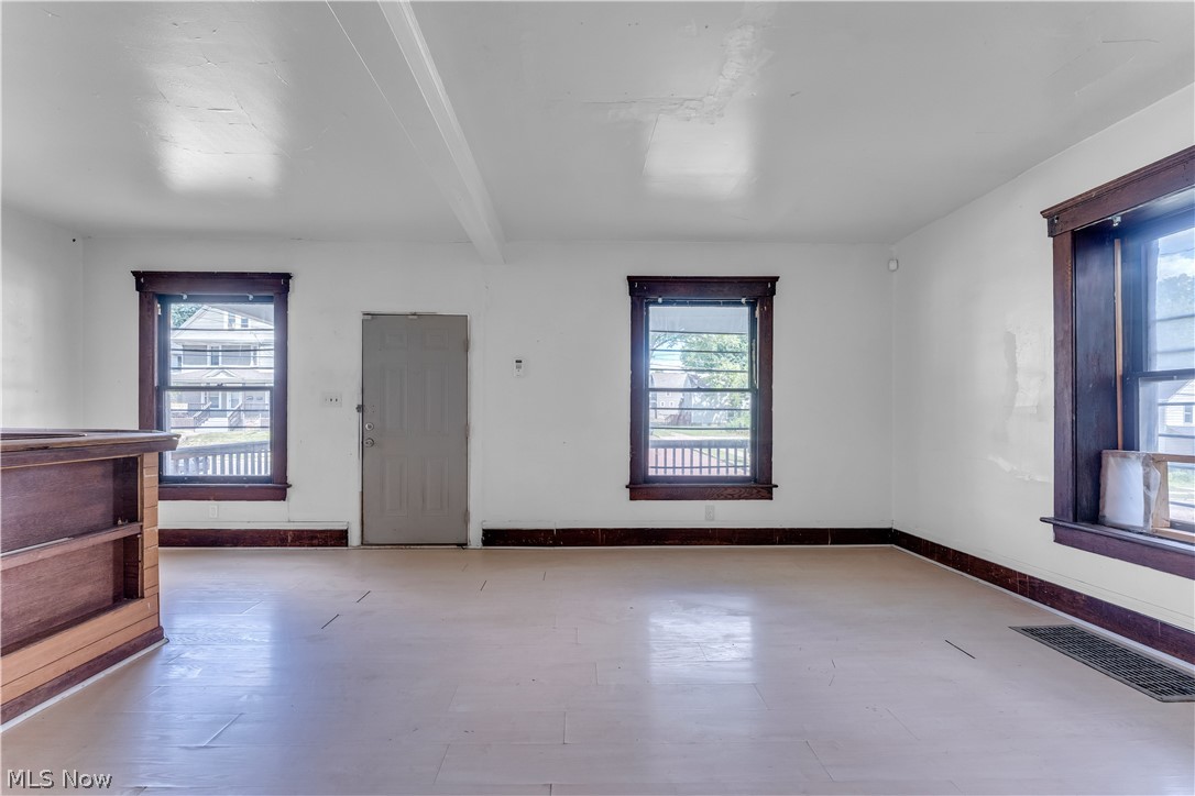 518 Sumner Street Property Photo 9