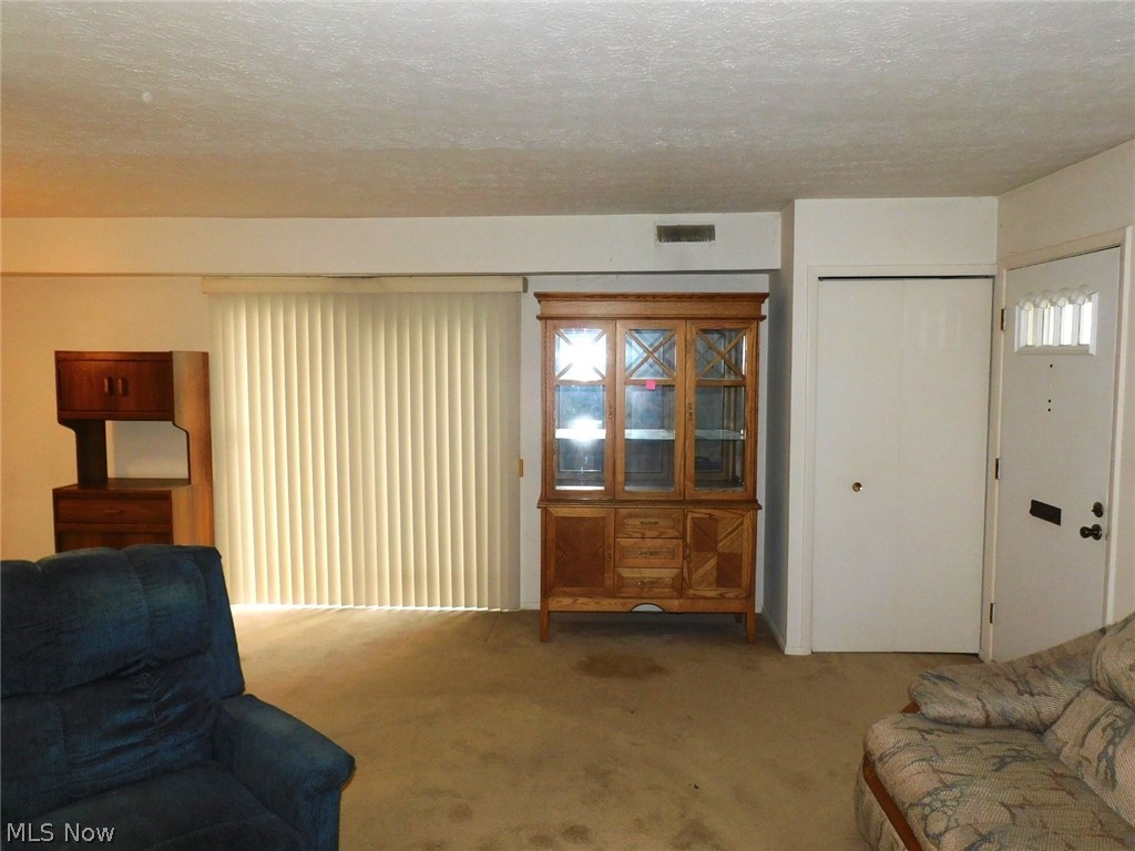 8027 Independence Drive Property Photo 3