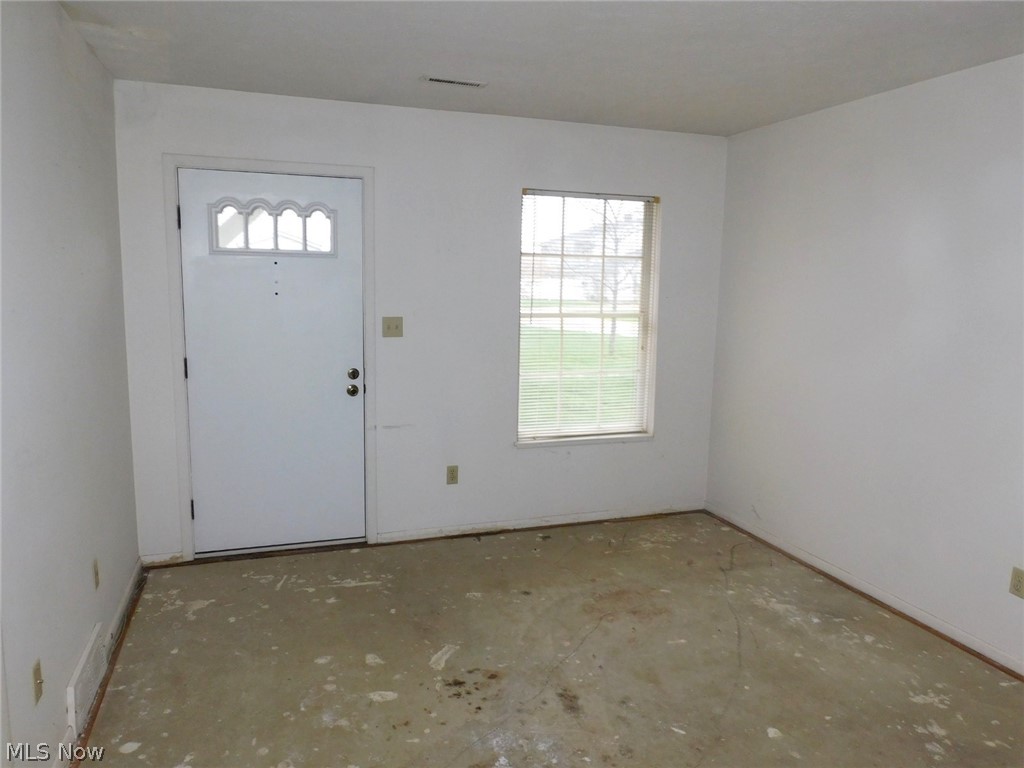 8027 Independence Drive Property Photo 4