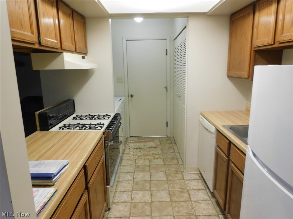 8027 Independence Drive Property Photo 5