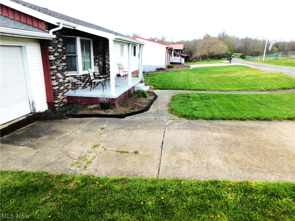 52235 West Drive Property Photo 3