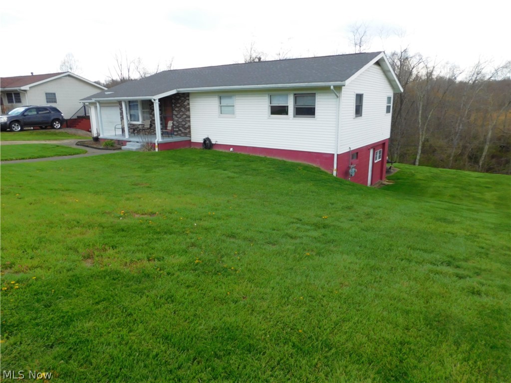 52235 West Drive Property Photo 4