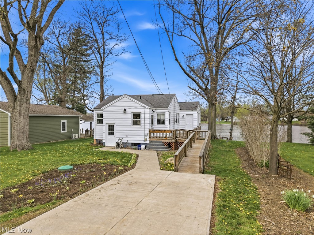 27268 Lakeside Drive Property Photo 2
