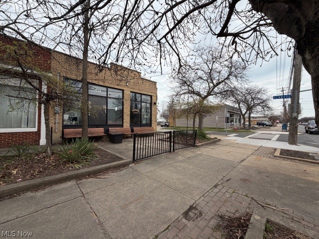 524 E 200th Street Property Photo 2