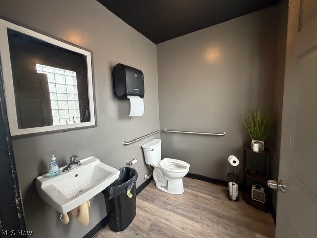 524 E 200th Street Property Photo 31