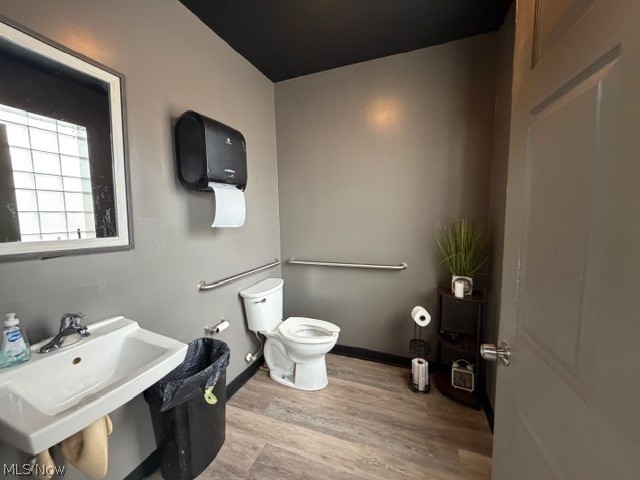 524 E 200th Street Property Photo 32