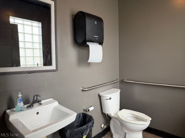 524 E 200th Street Property Photo 33