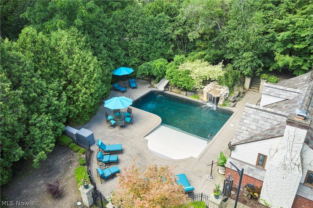 69 E Fairlawn Boulevard Property Photo 3
