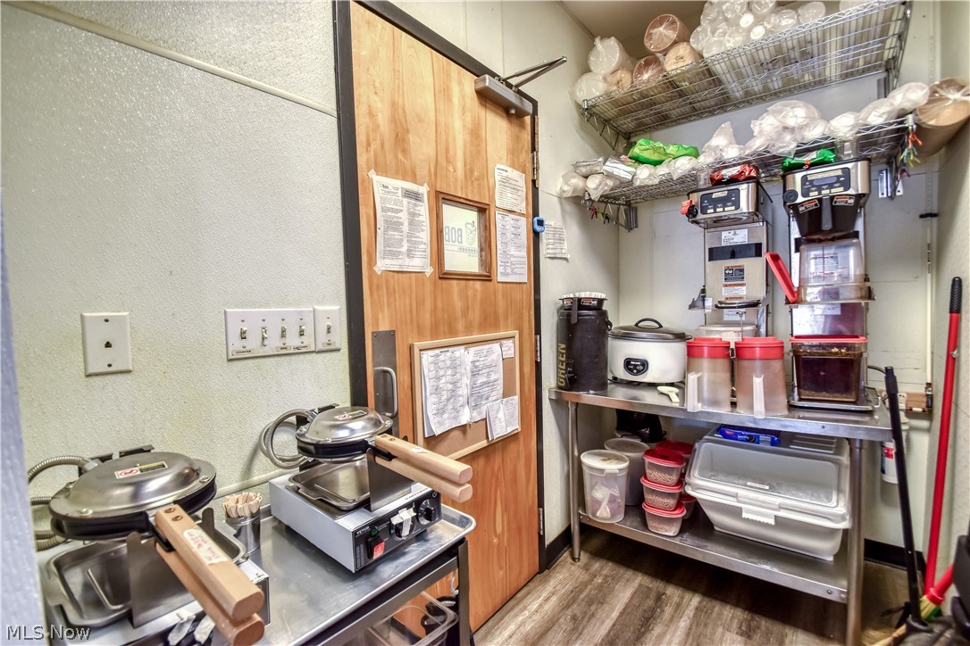 7868 Broadview Road Property Photo 14