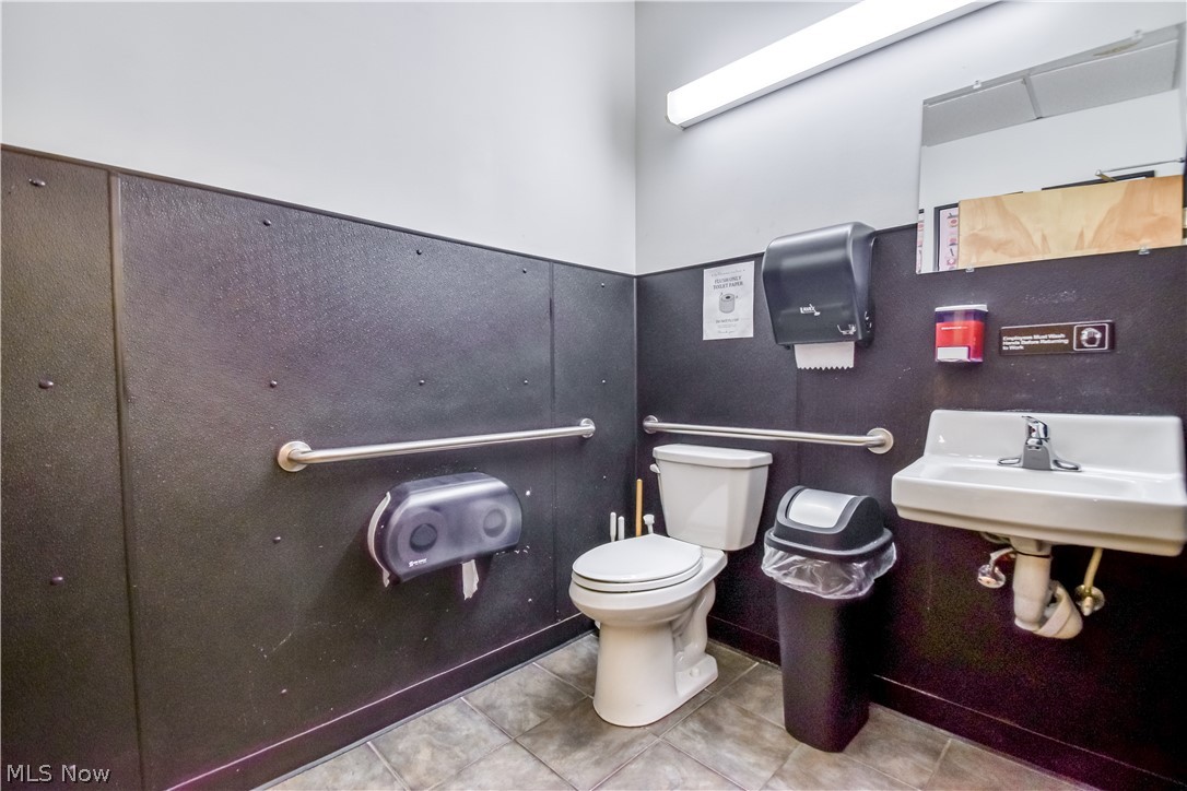 7868 Broadview Road Property Photo 15