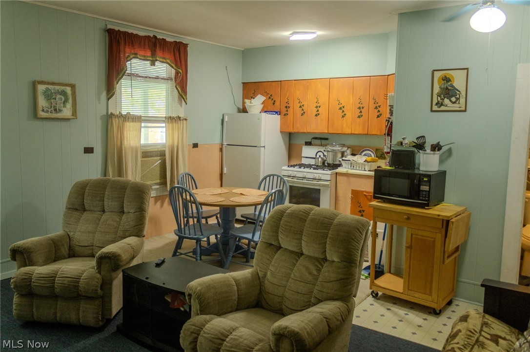 301 & 301 1/2 East Property Photo 25