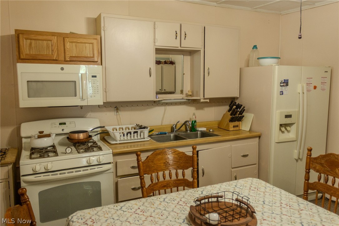 301 & 301 1/2 East Property Photo 28