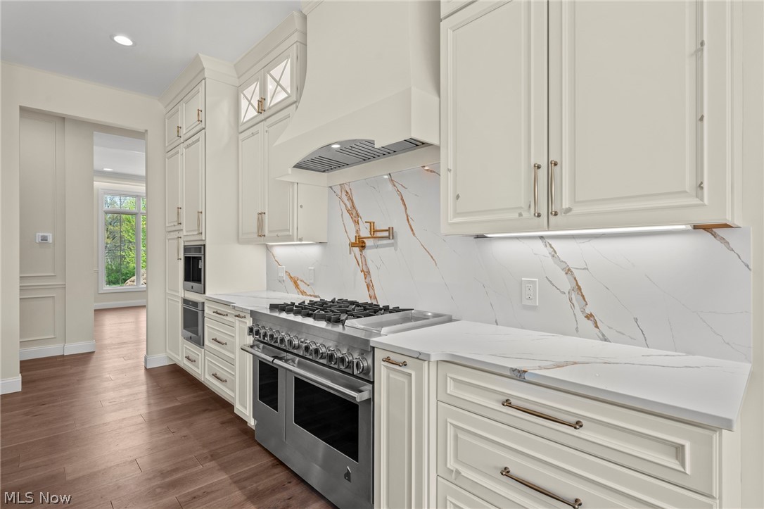 5084 Neptune Oval Property Photo 8